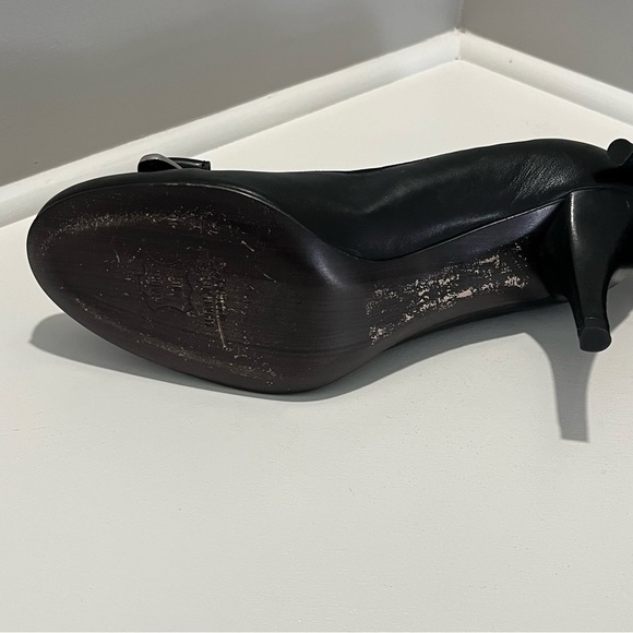 Stuart Weitzman Rounded Toe Leather Black Heels - Picture 11 of 16